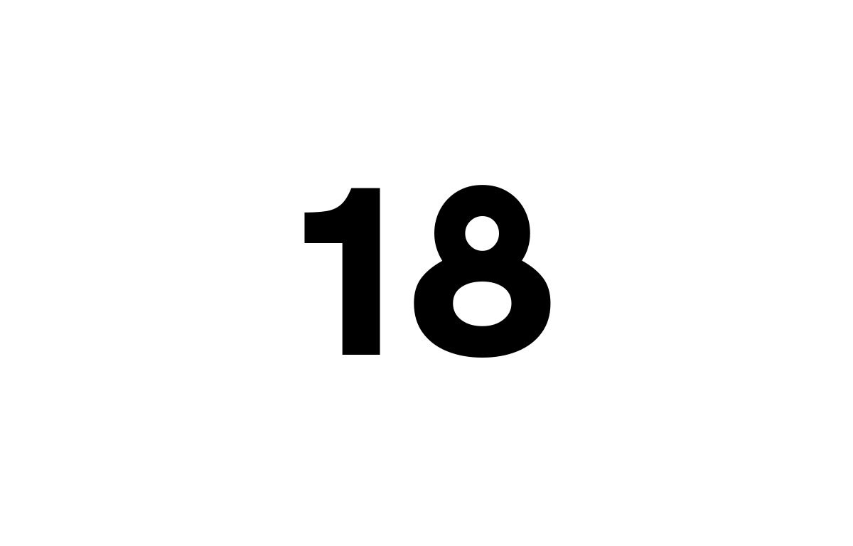 Un rectangulo solido blanco con el numero dieciocho escrito en el centro.